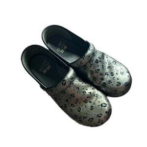 Dansko XP 2.0 Women's Grey Leopard Comfort Nursing Clogs